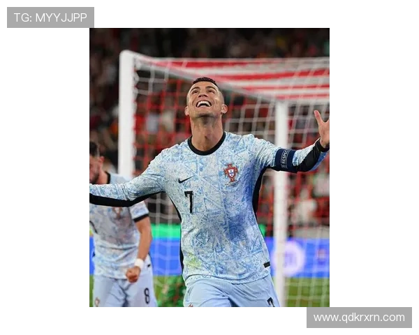 世界杯决赛日临近 梅西与C罗再度争锋引发全球热议