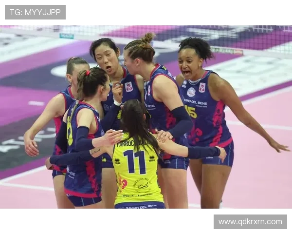 意大利斯坎迪奇女排勇夺意甲联赛季军展现坚韧拼搏精神与团队荣耀