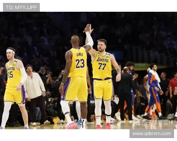 NBA新赛季激战正酣 詹姆斯领衔湖人迎战勇士追求冠军梦想