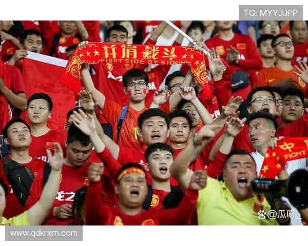 国足奋勇拼搏再创佳绩 全场鏖战展现团队精神与中国力量