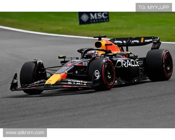 维斯塔潘强势夺冠梅赛德斯策略失误致车队积分差距再扩大